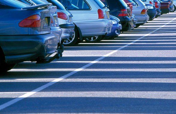 Ampio parcheggio auto
