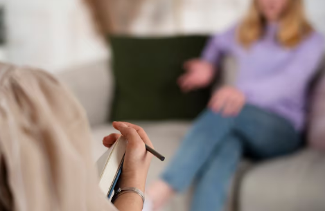 A repetição de padrões: quando a história insiste em se repetir