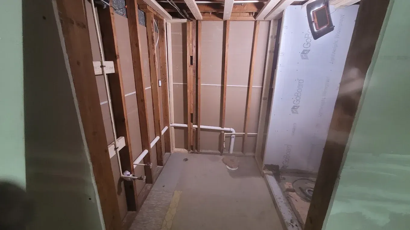 A room with a lot of wooden beams and pipes in it.