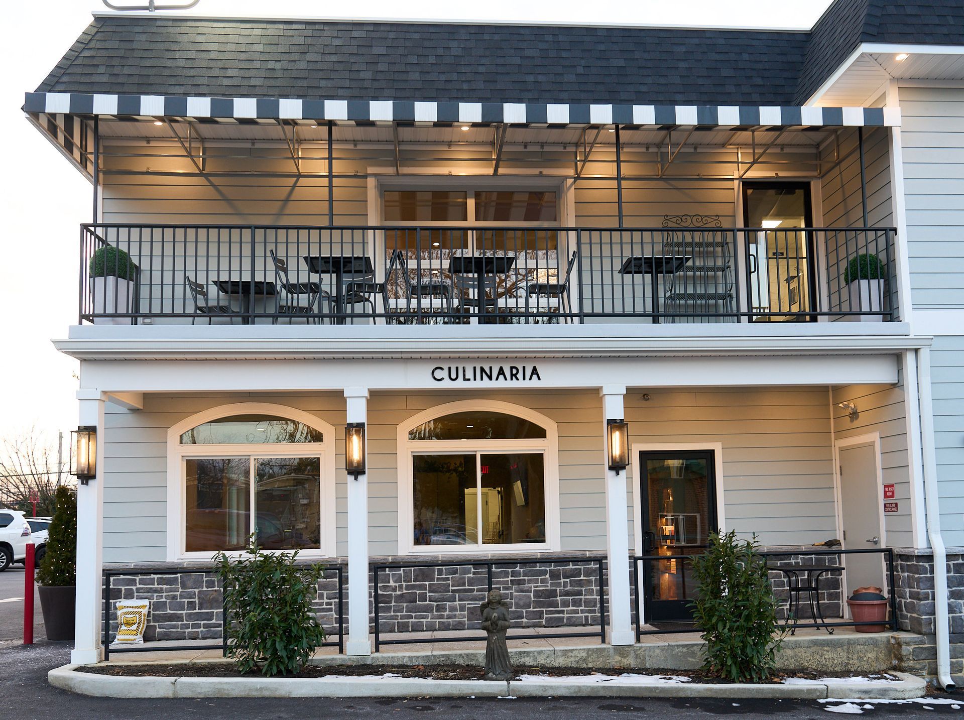 A building with the word culinaria on it