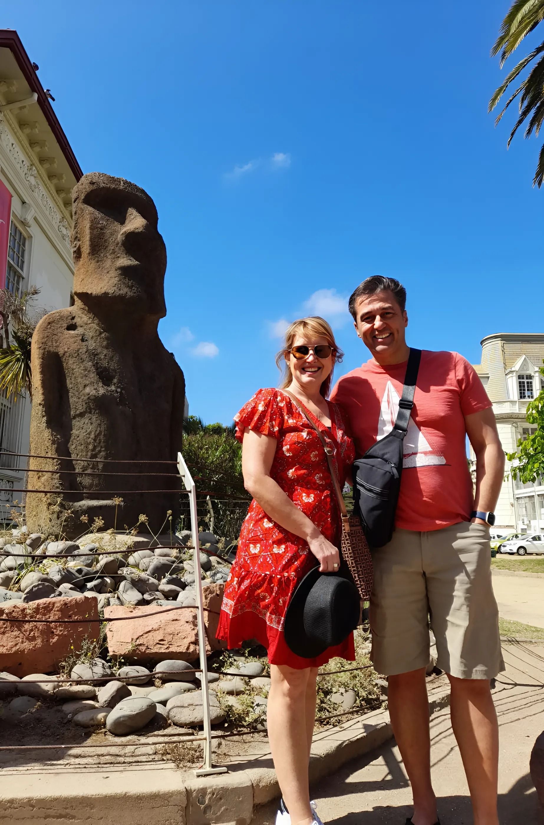 Couple in front a Moai statue from Eastern Island