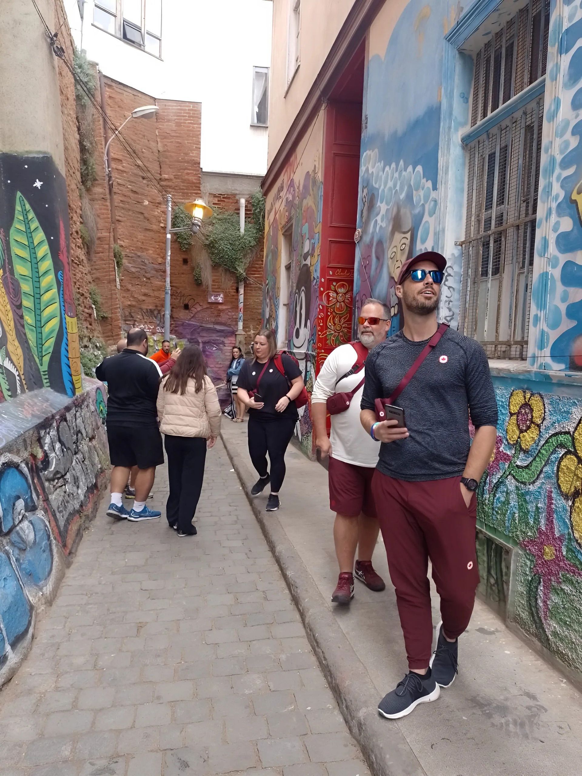 Travelers looking art-mural on a hike through the hills of Valparaiso