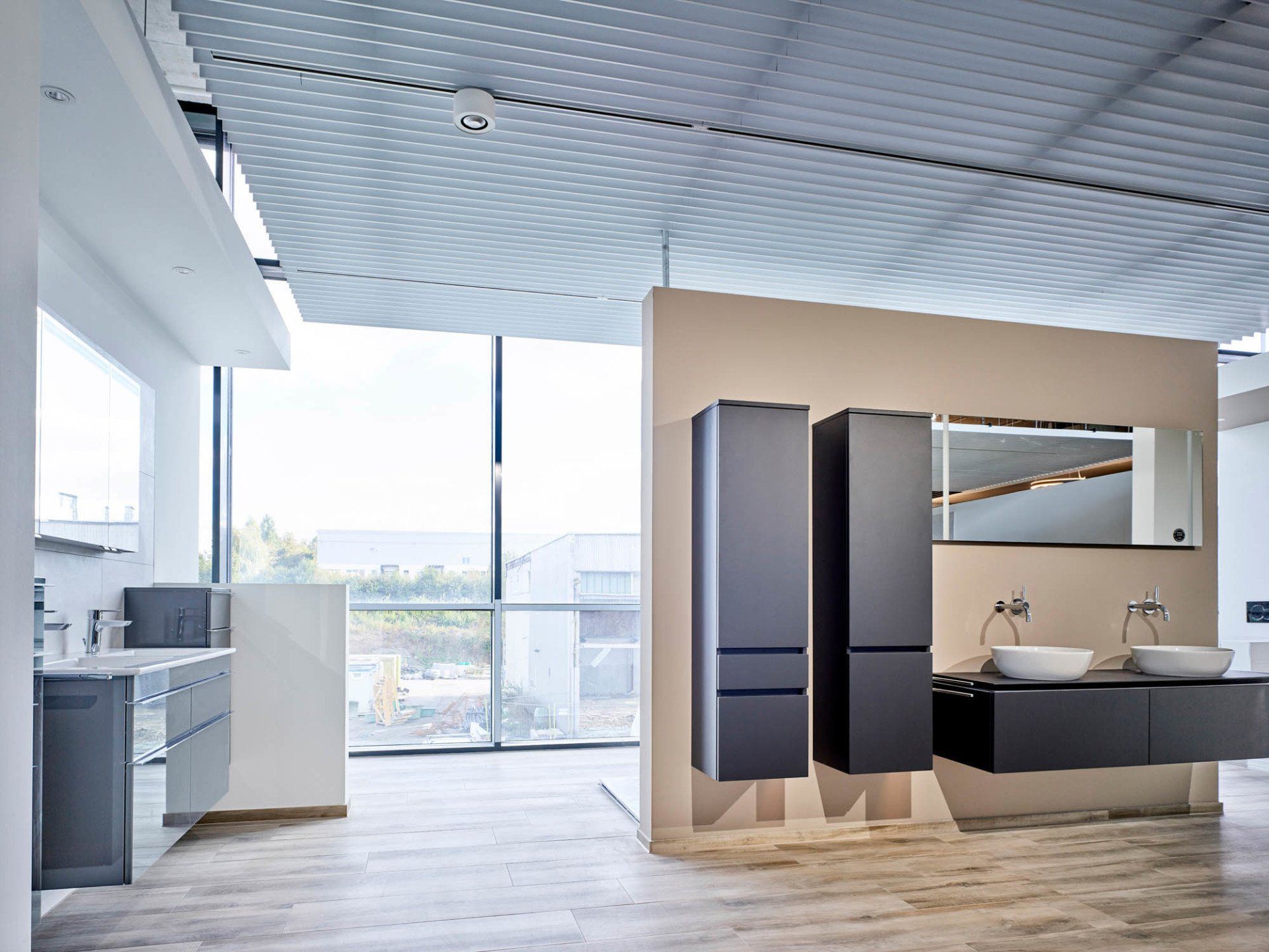 Unsichtbare  Lautsprecher von Sonus,  Badausstellung Reisser