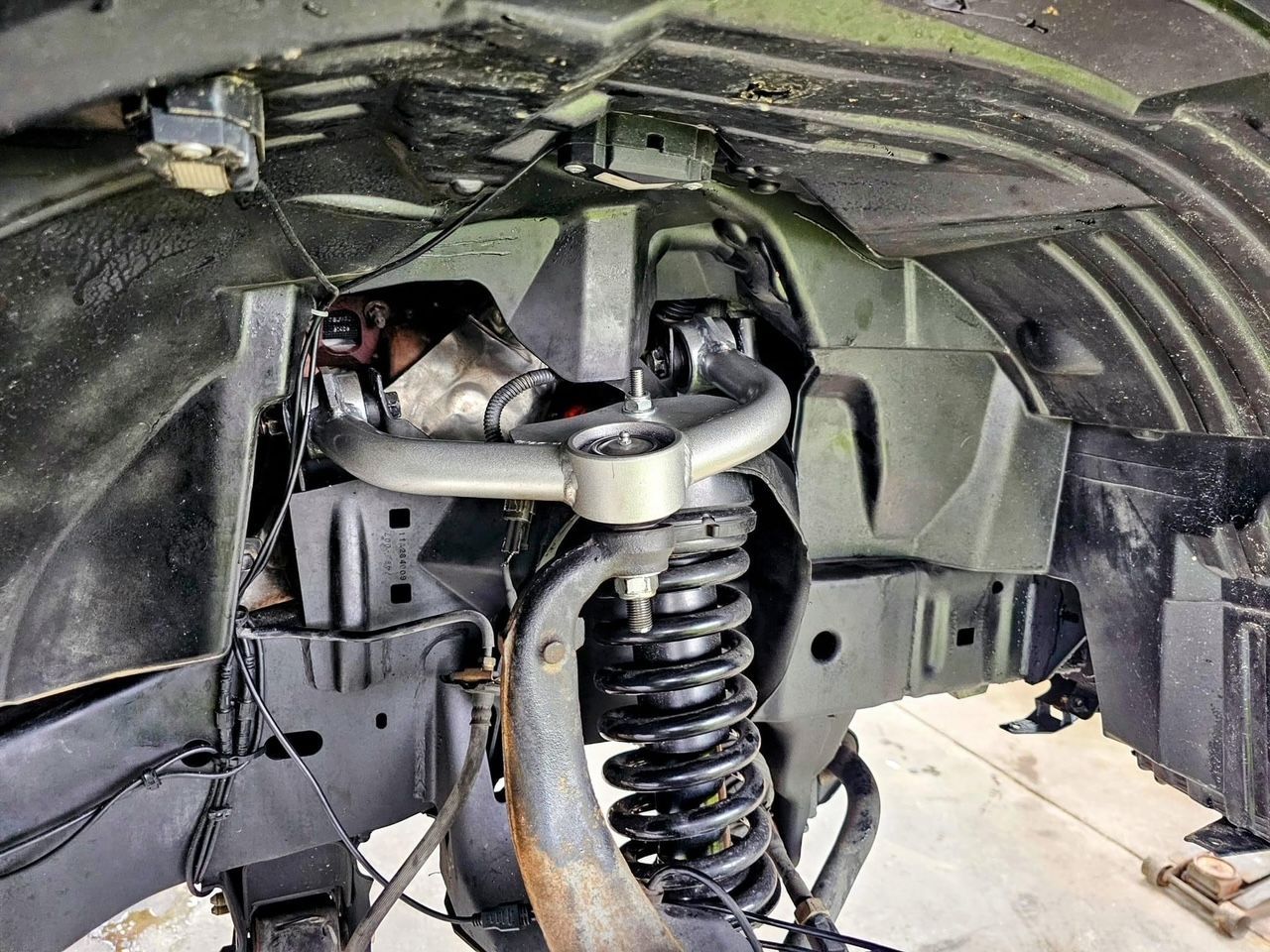 A close up of a suspension system on a truck.