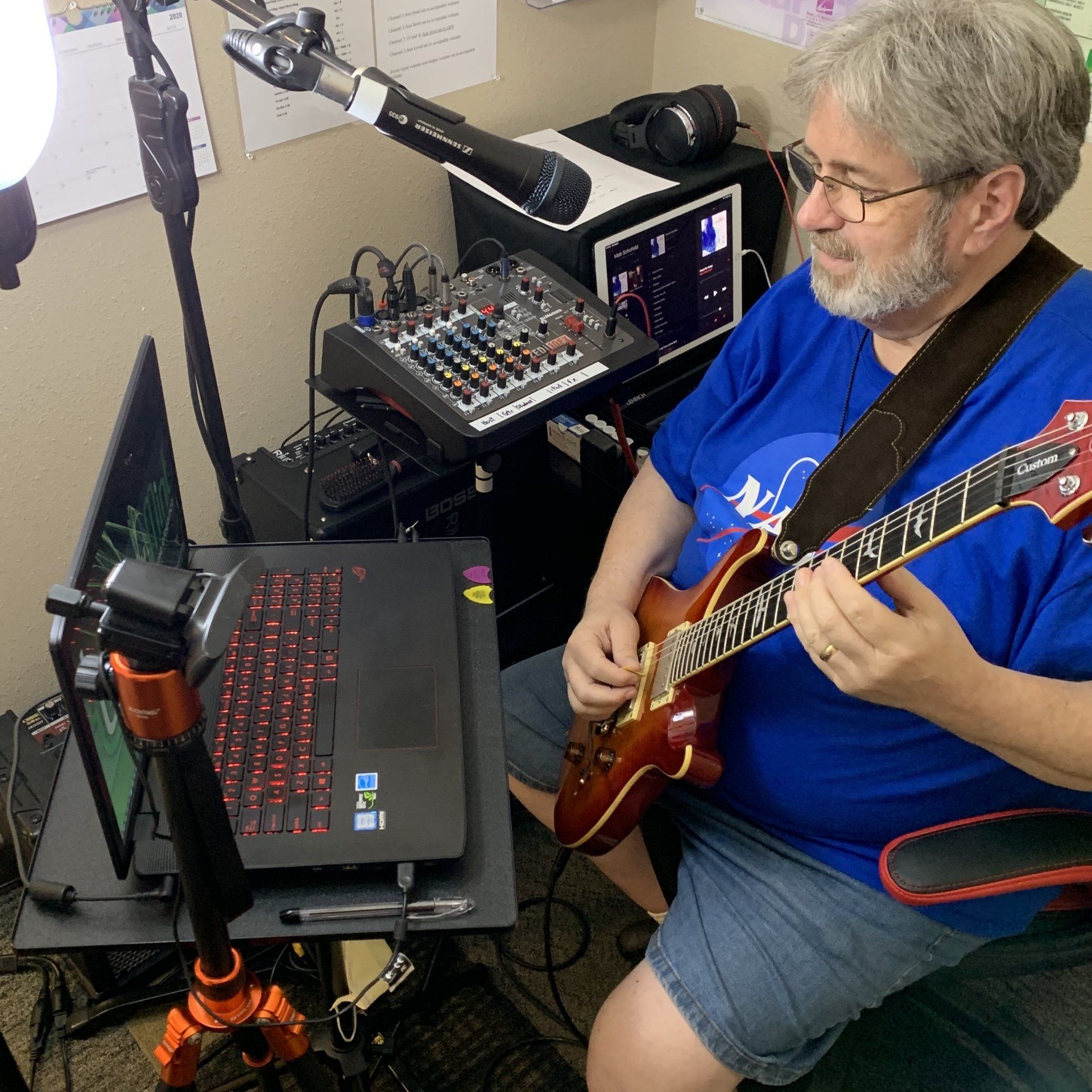Don H. providing an online Guitar Lesson to a student in Brentwood