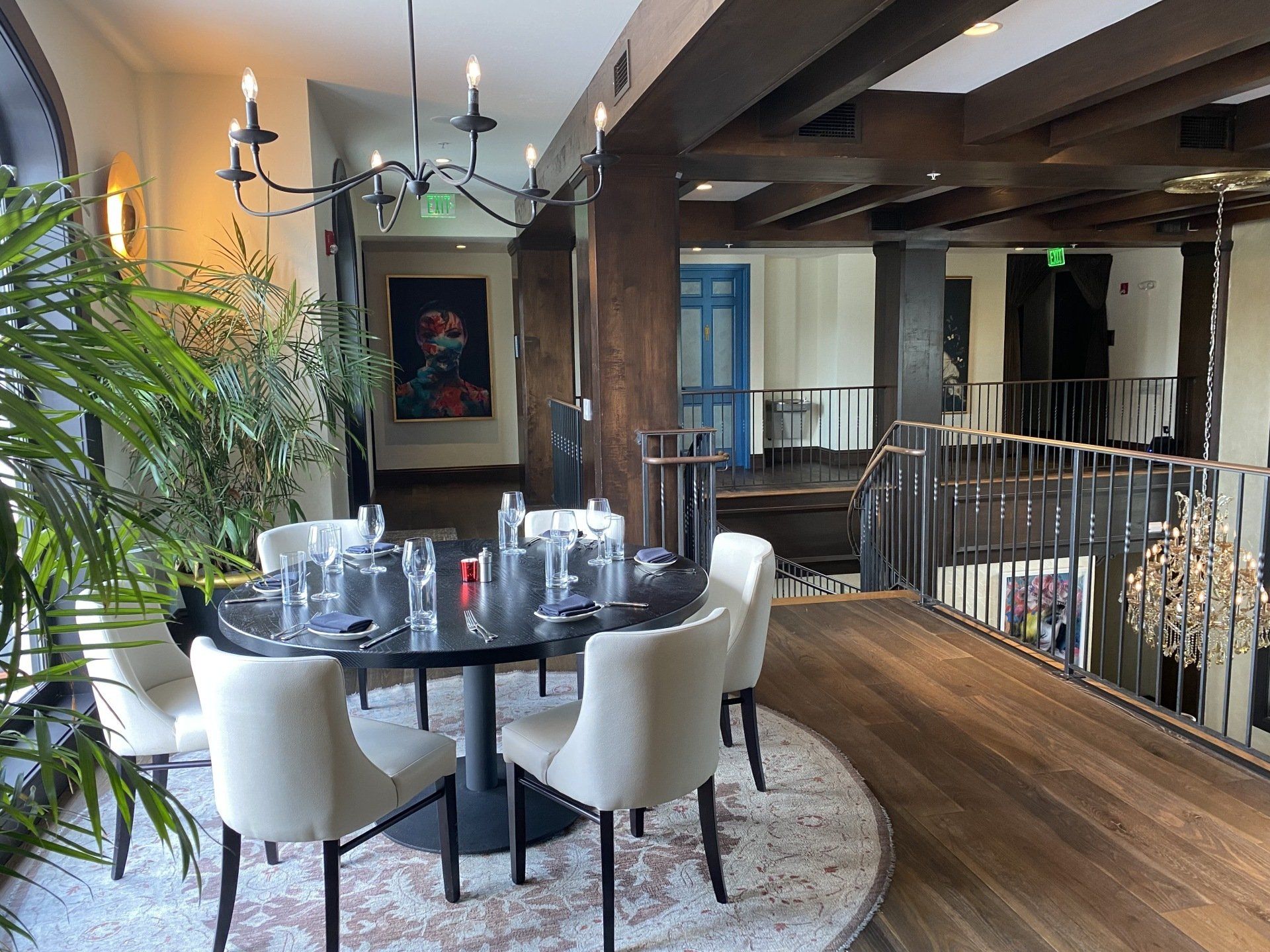 Dining Options The Claw Bar