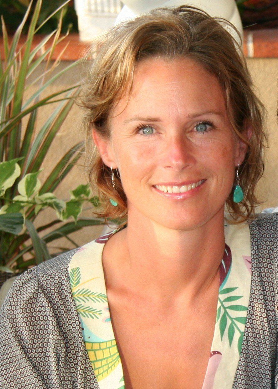 Dr Caroline Bearss MEd, ND, BBEC, DOmp Dr Caroline Bearss MEd, ND, BBEC, DOmp