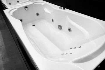 a nice looking bath tub