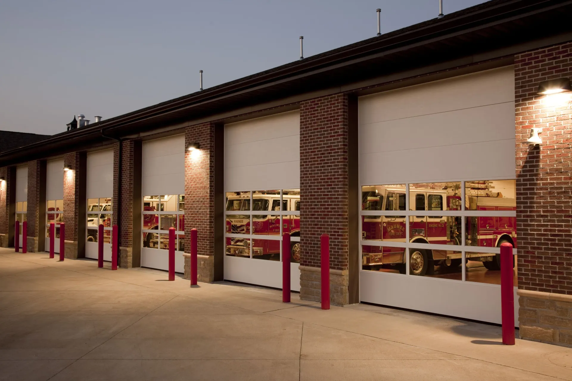 Commercial |We can help your commercial garage door get back to functioning properly so that your business won’t miss a beat.