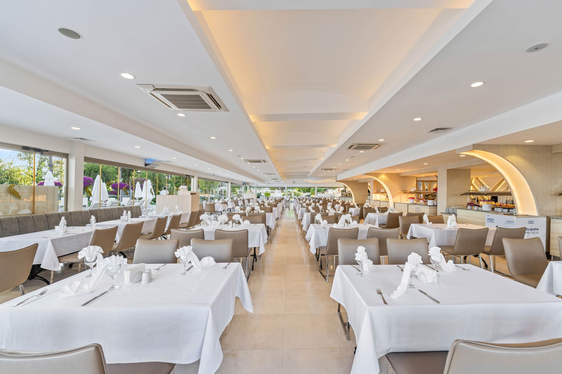 Falcon Hotel | Restaurant, Bar