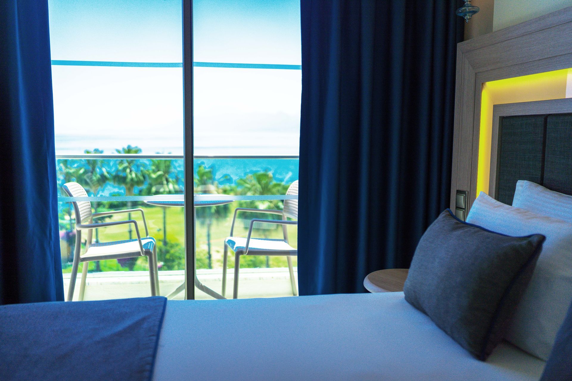 Falcon Hotel | Deniz Manzaralı Oda