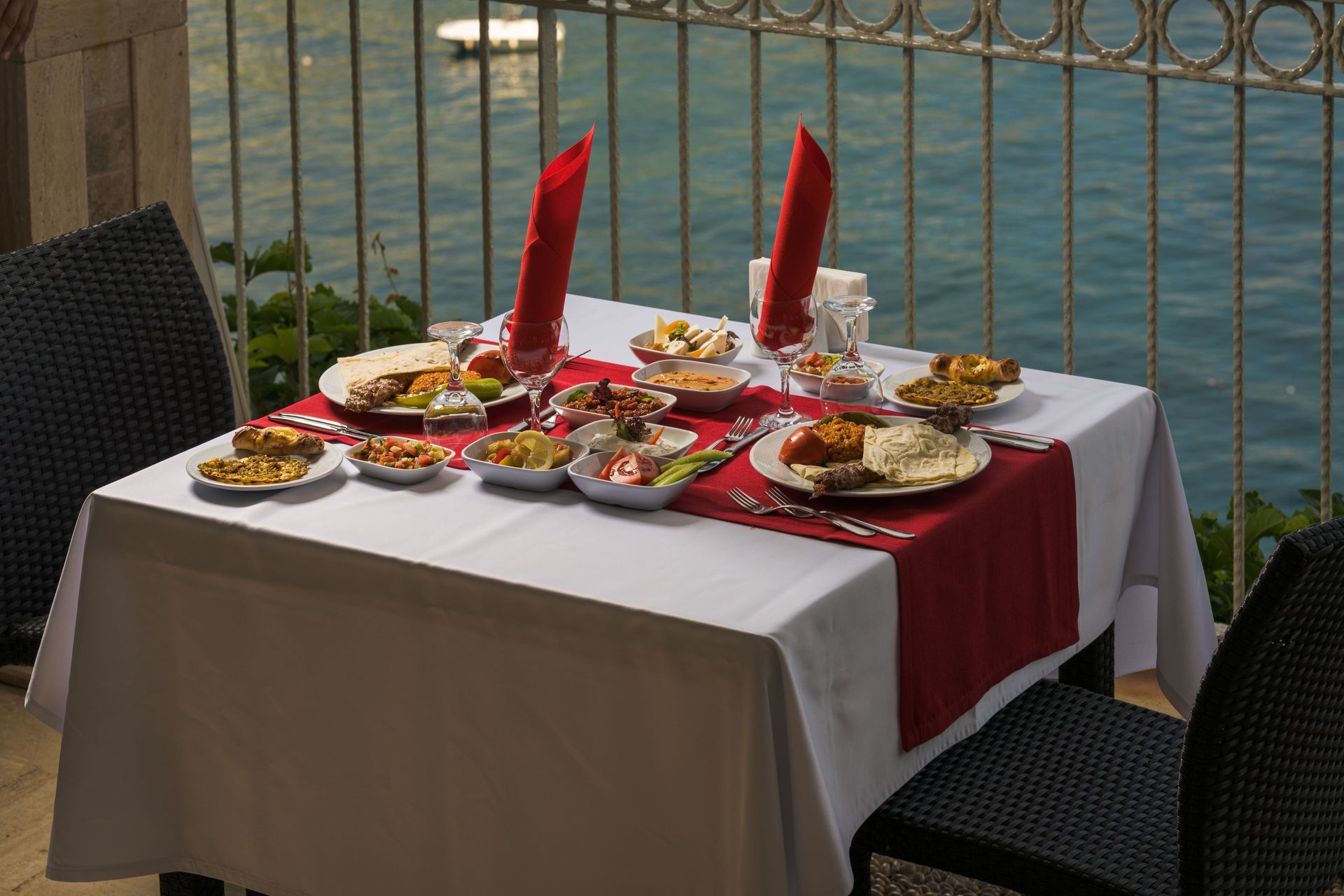 Falcon Hotel | Restaurant, Bar