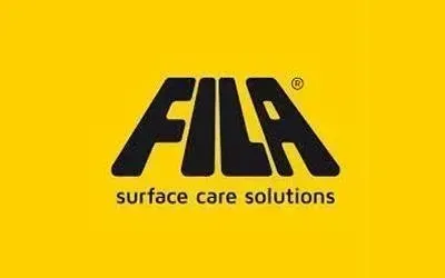 Logo FILA nero con la scritta "surface care solutions" su sfondo giallo.
