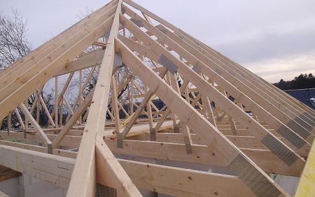 montaje de tejado nuevo de madera en vivienda unifamiliar en Laredo