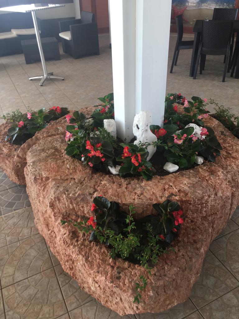 addobbi fioriti per esercizi commerciali