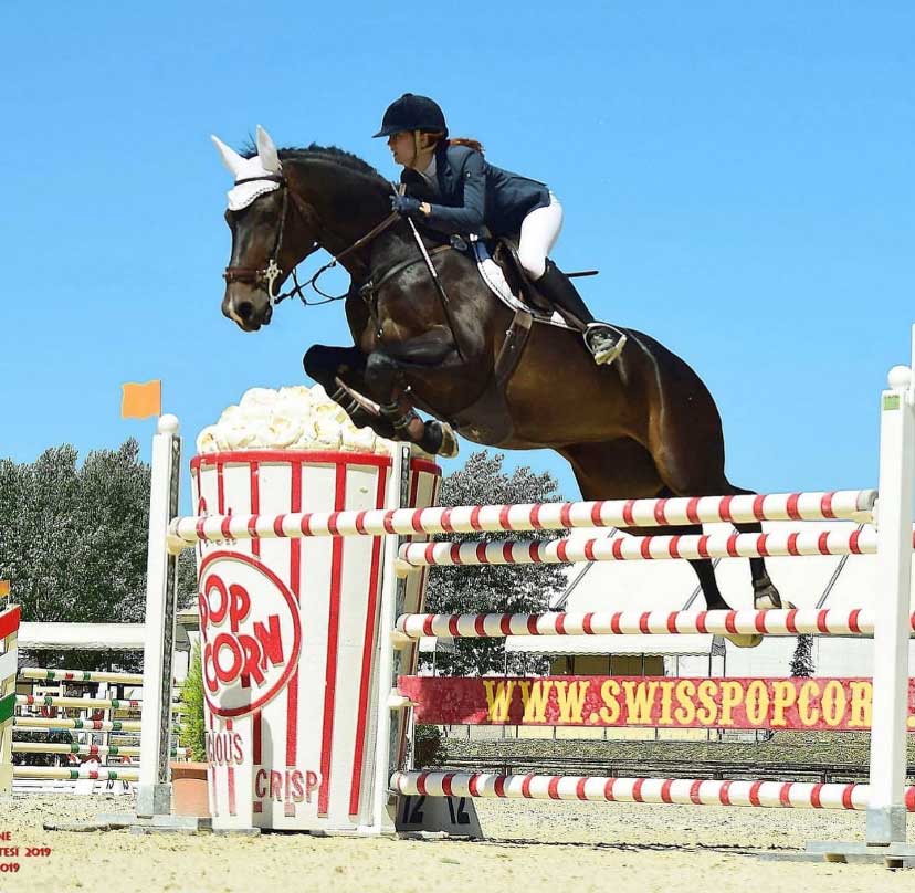 salto ad ostacoli con cavallo