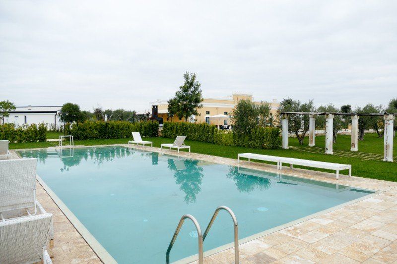 Открытый бассейн агротуристического комплекса