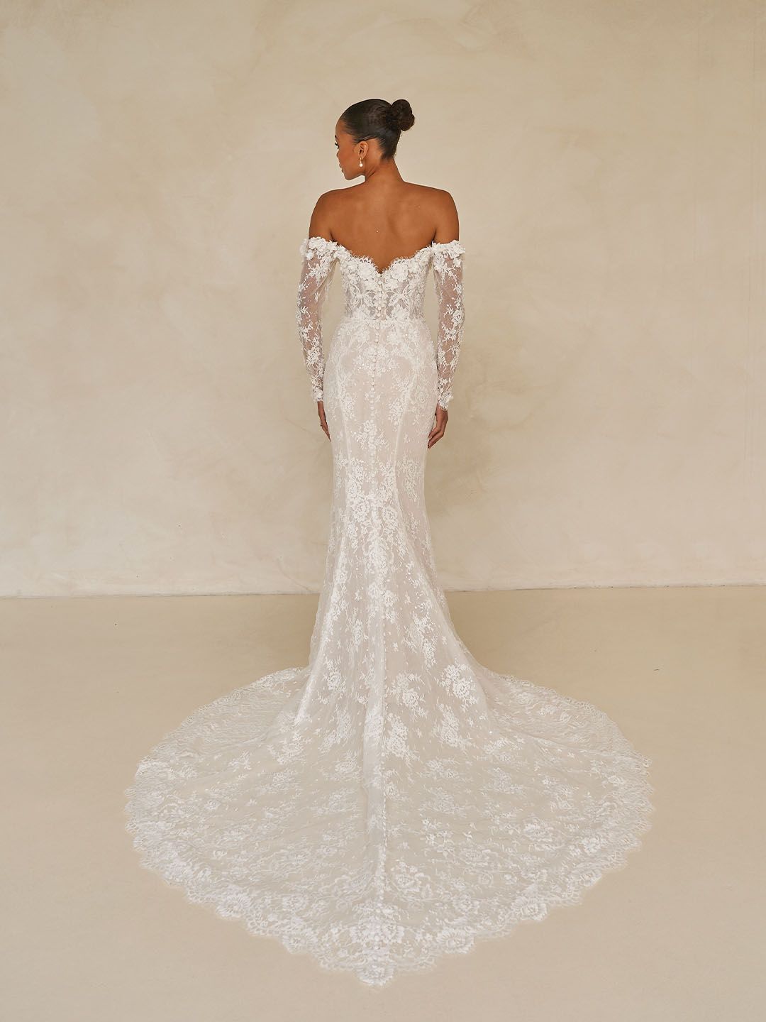 Laiya van Madi Lane heeft een Baskische taillelijn. Het verlengt het lichaam en wordt gecompleteerd door haar zachte, lichte prinsessenrok.