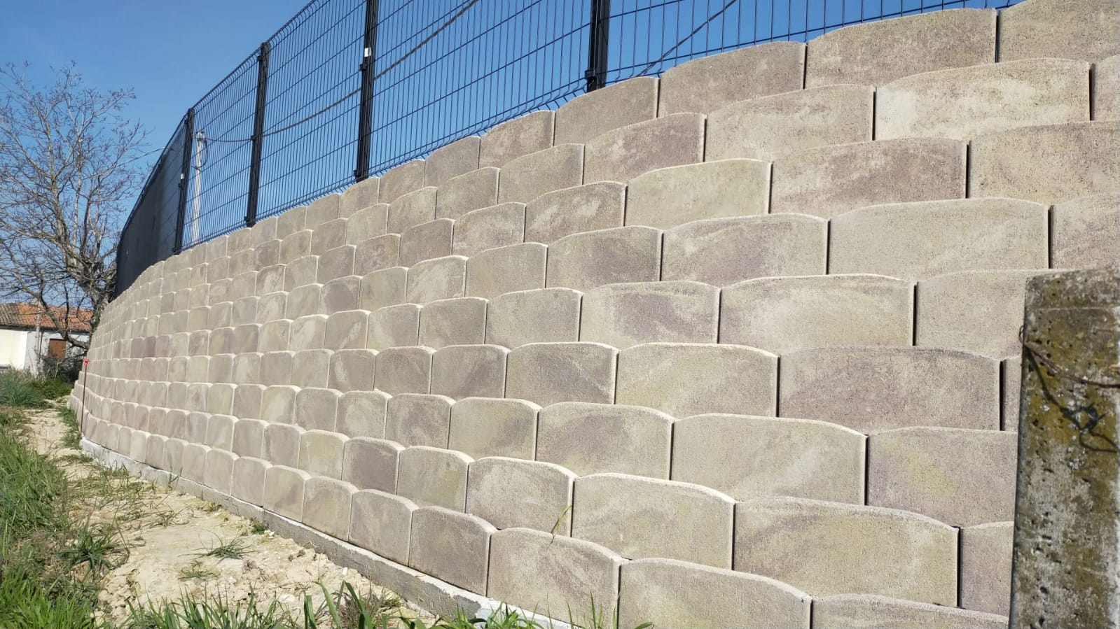 muri di contenimento in cemento e calcestruzzo