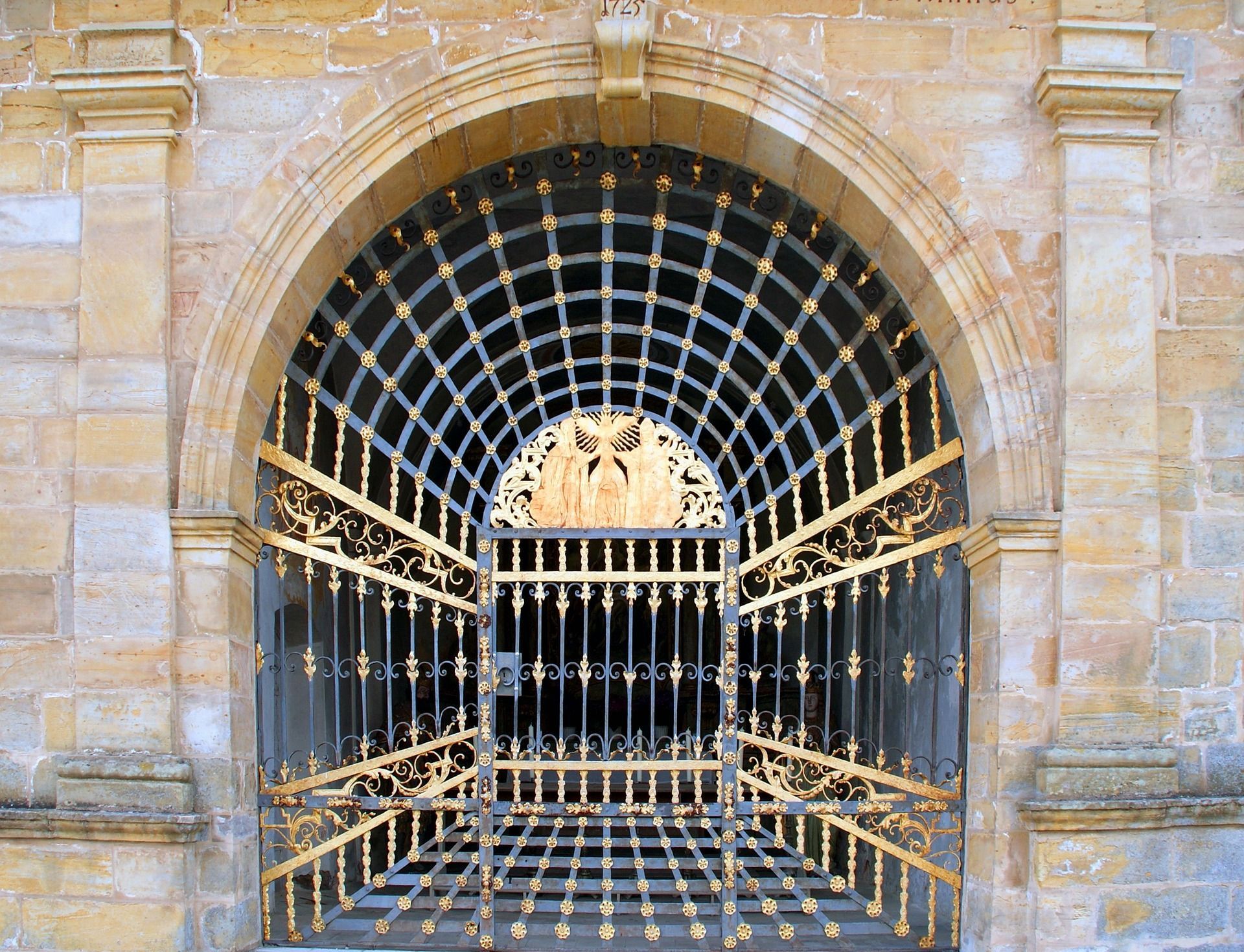 The Gating of Private REITs