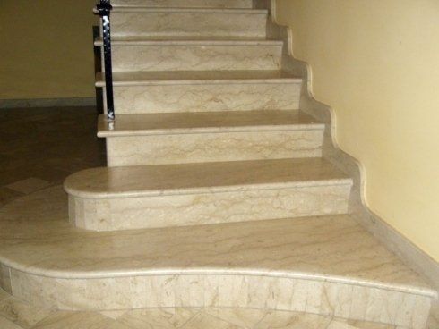 dettagli scala in marmo