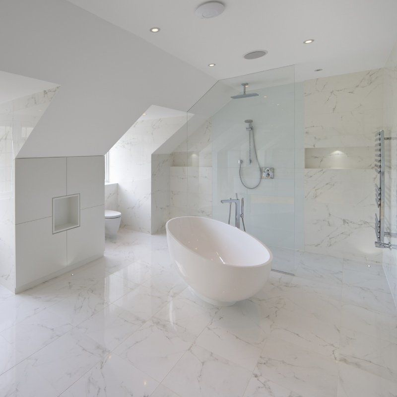 bagno in marmo bianco