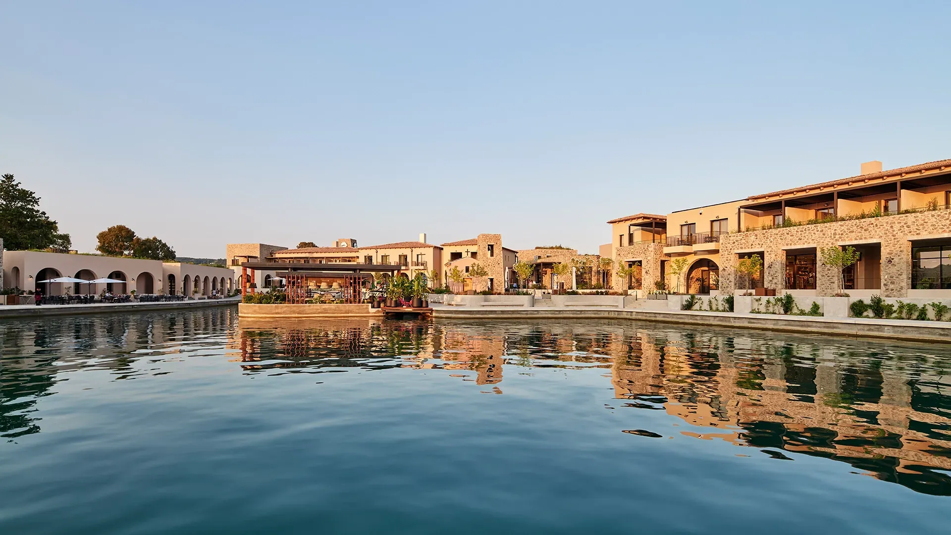 Navarino Bay environment supporting ICT infrastructure planning