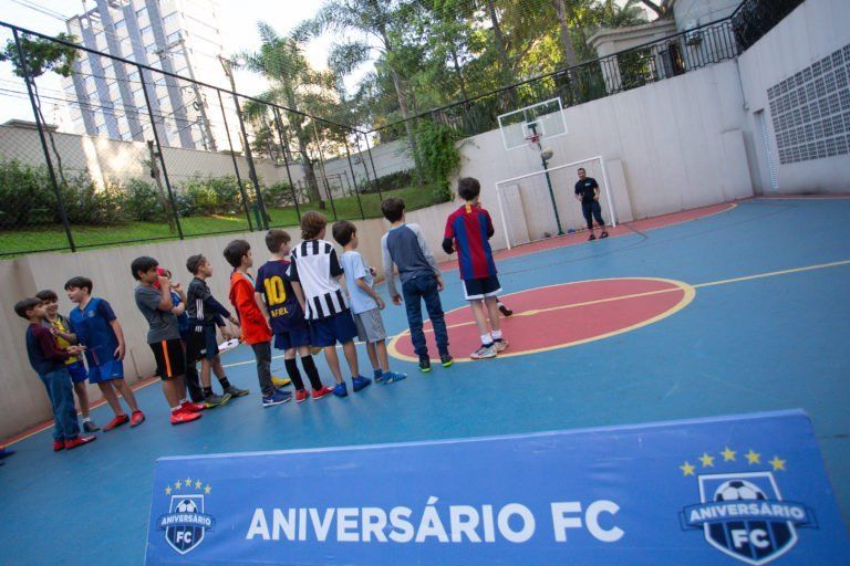 Salão de jogos coberto para diversão de toda a família. – Foto de