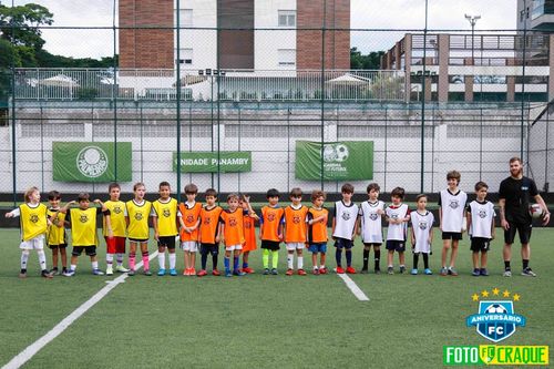 28 lugares com campos de futebol para quem quer ser o craque da