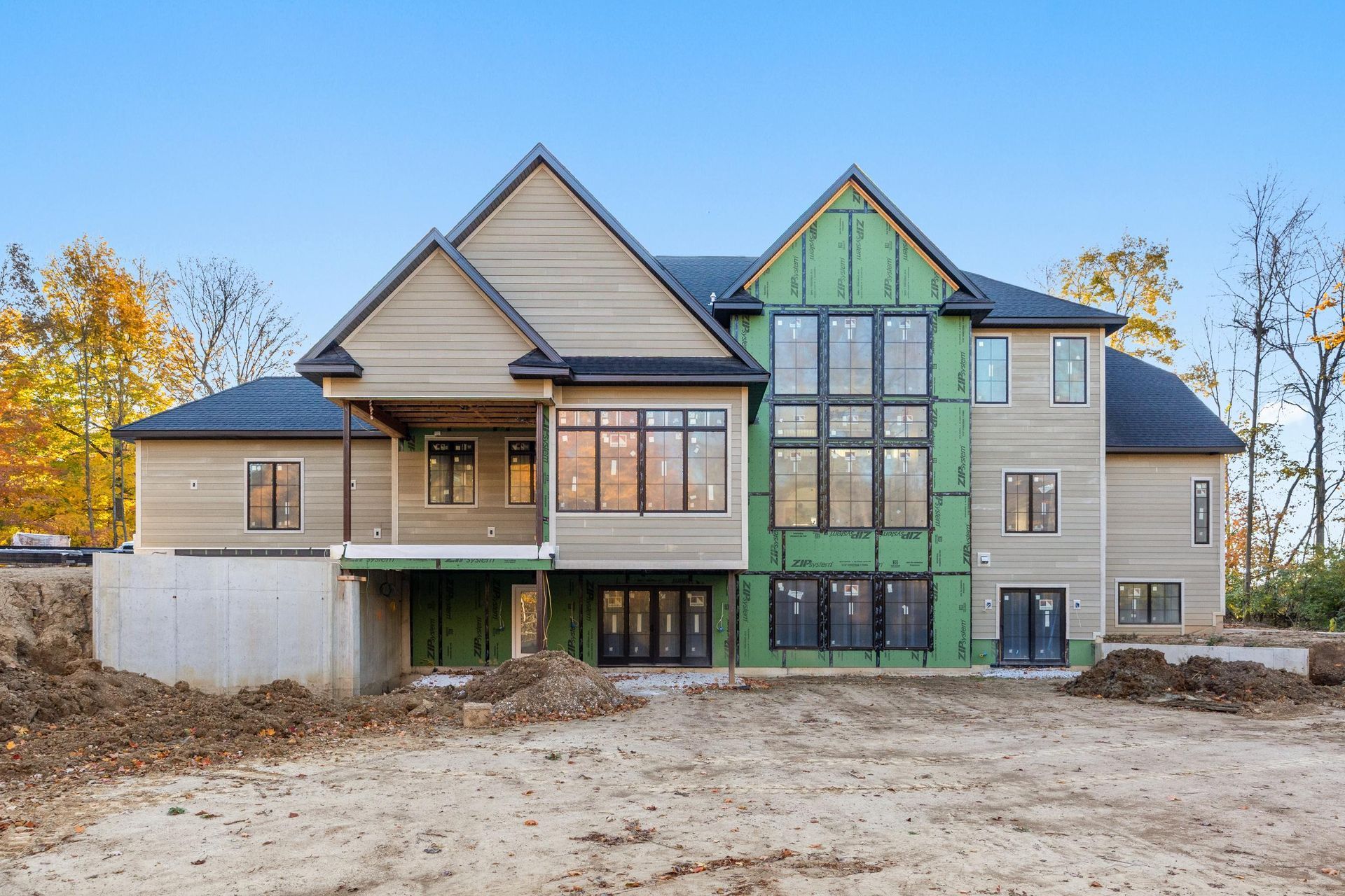 A row of houses are lined up in a residential neighborhood.