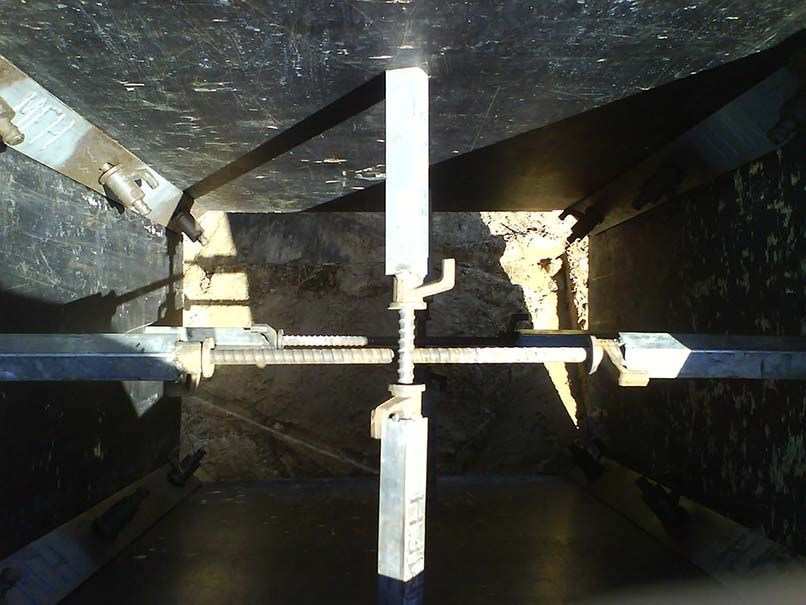 Manhole Form Hire light duty pit box with braces
