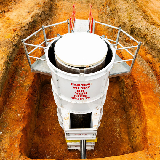 Drum with backdrop, pour board, half-scaffold and stairs
