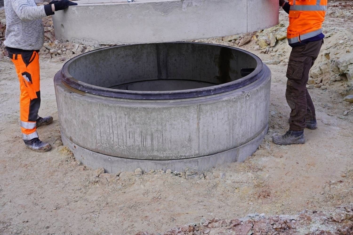 manhole form hire