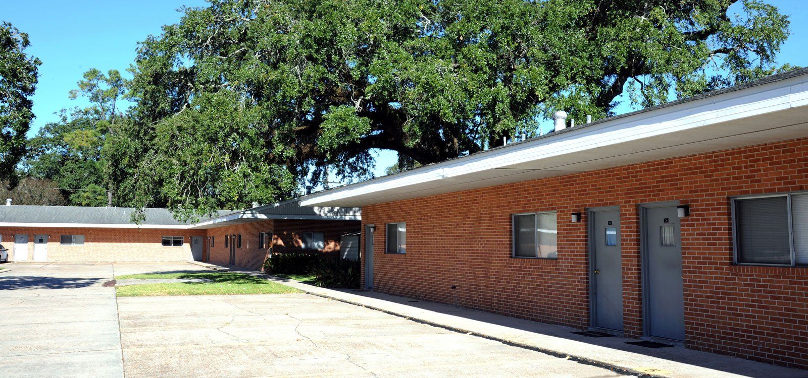 Simple Apartments On Monarch Drive Houma La with Modern Garage