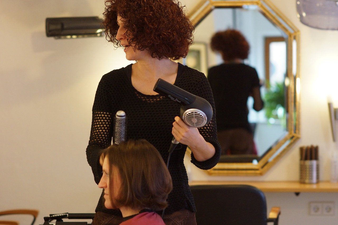 Damenfriseur fönen