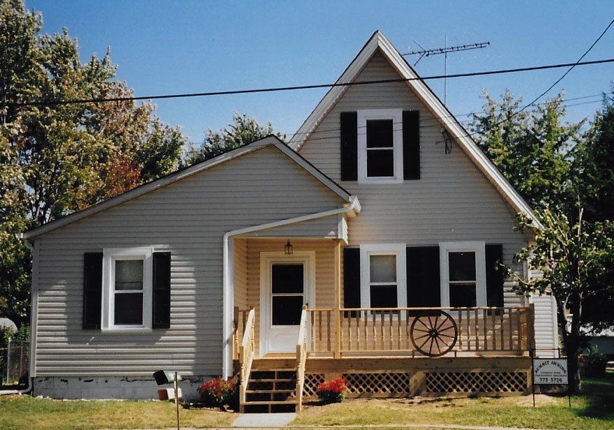 Simple House — Akron, OH — Summit Awning