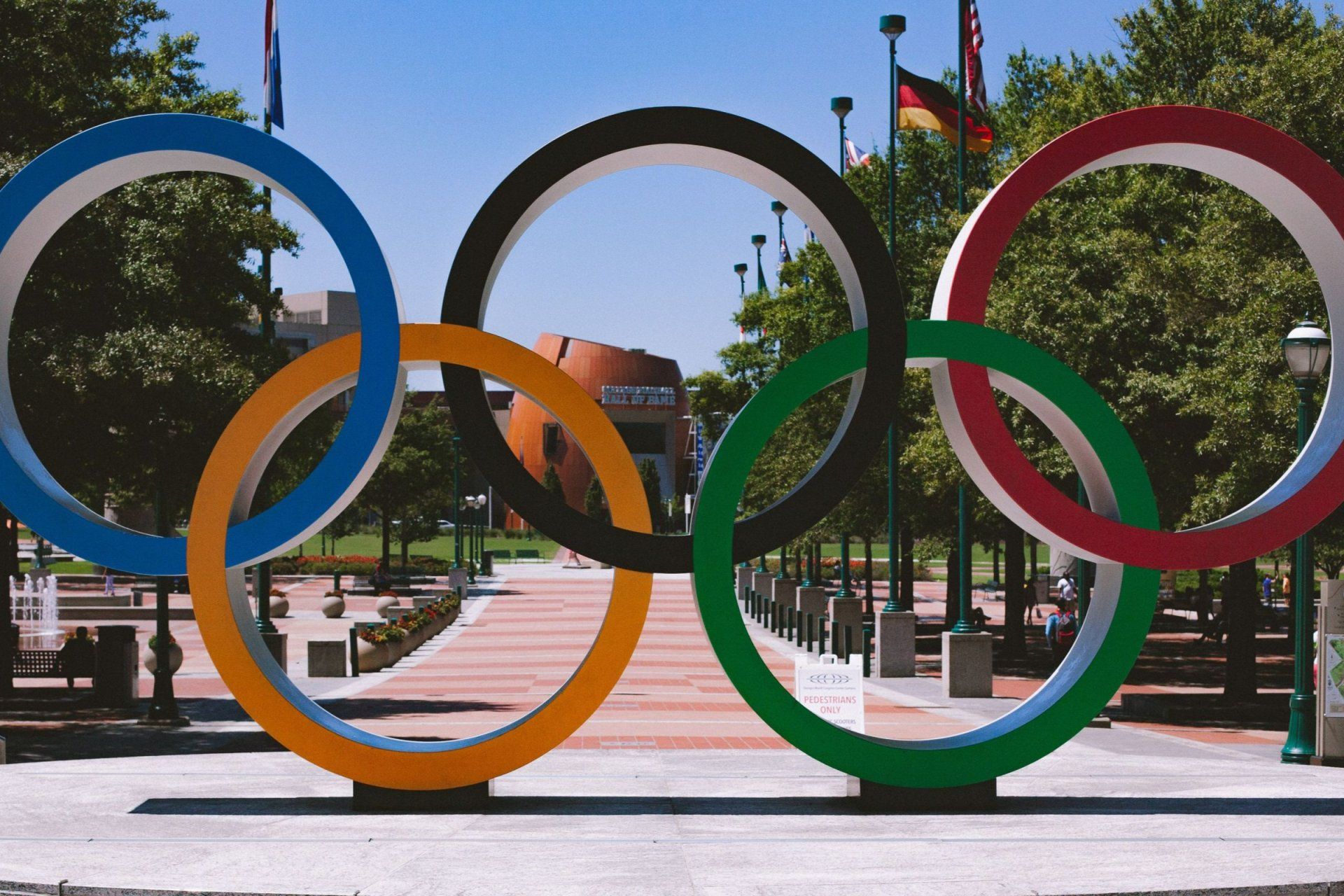 a statue of the olympic rings in front of a museum
