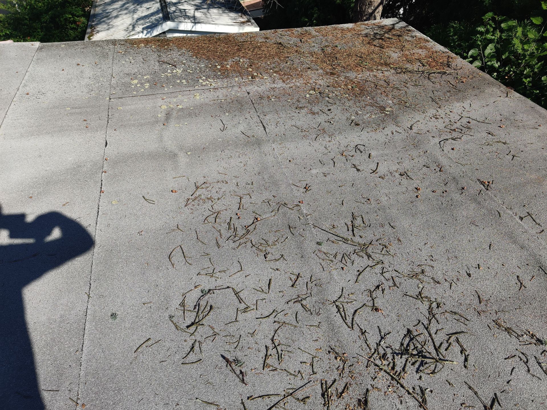 A roof with lots of dirt