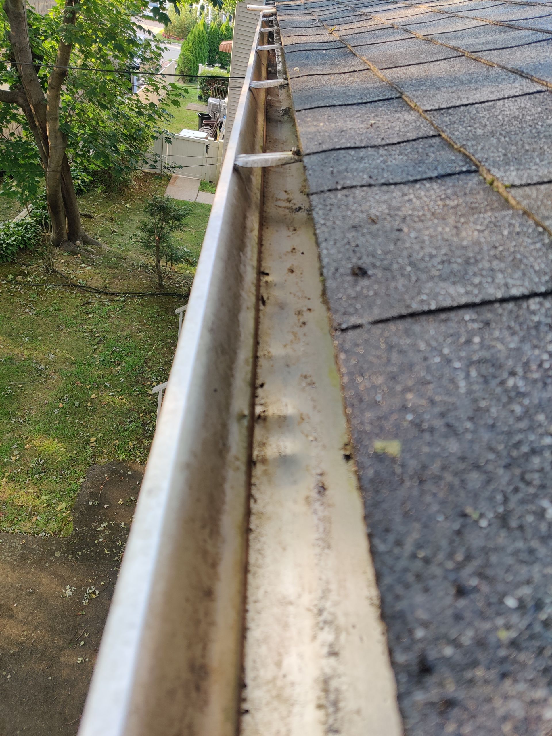 Gutter cleaning result