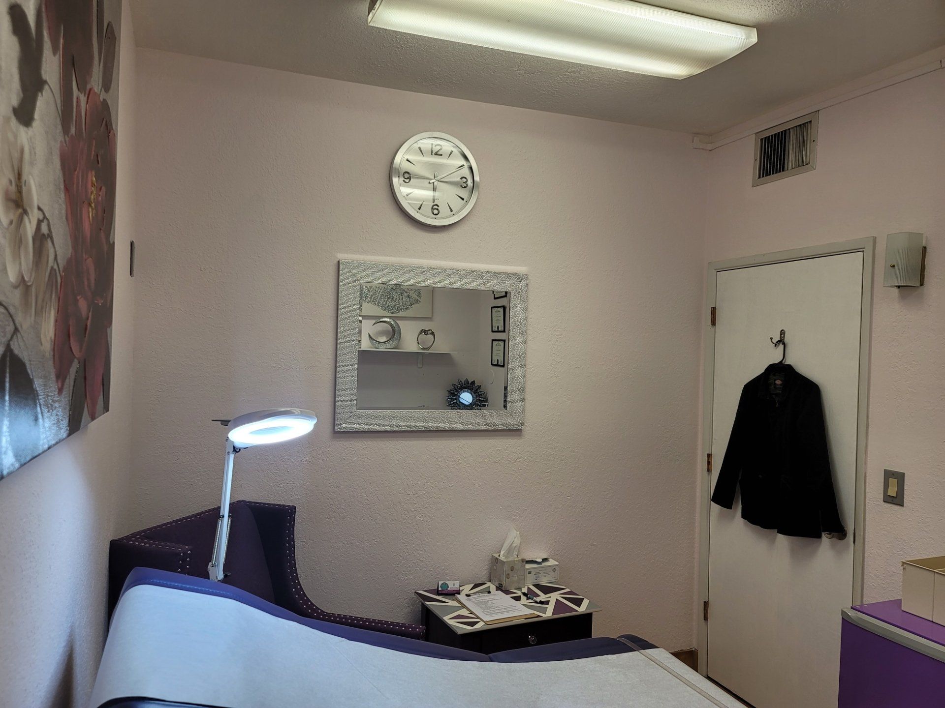 A room with a bed and a clock on the wall