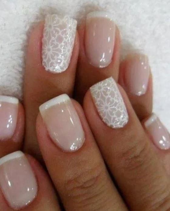 Nail art con colori neutri