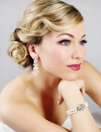 Acconciatura da sposa raccolta