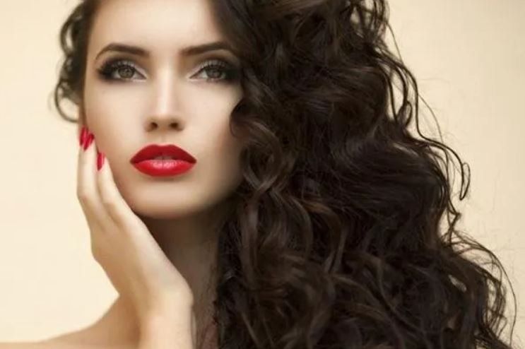 Capelli lunghi mossi