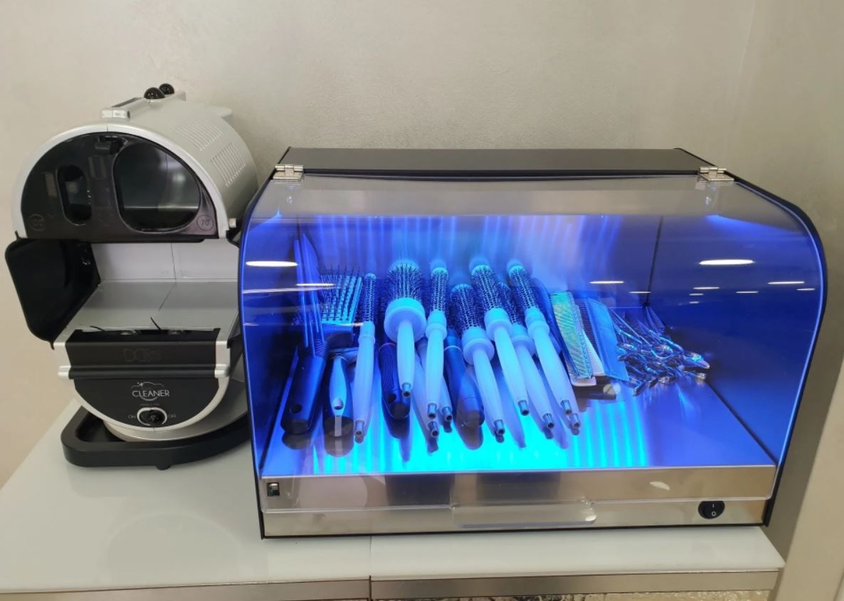 Sanificazione di strumenti per parrucchiere