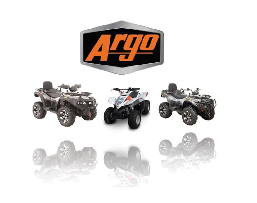 Logo Argo au-dessus de trois quads : noir et gris, blanc et bleu, gris et noir.