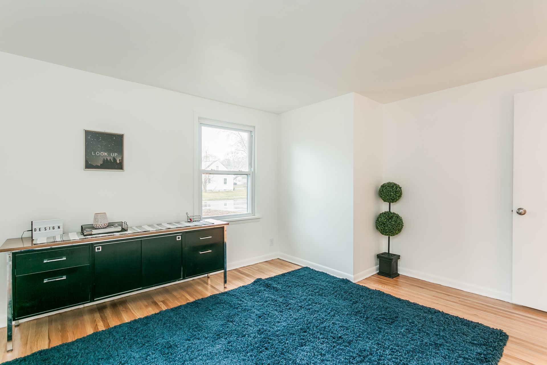 There is a blue rug in the middle of the room.