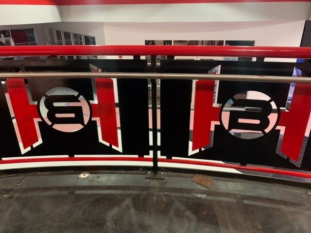 A red white and black railing with the word smith on it