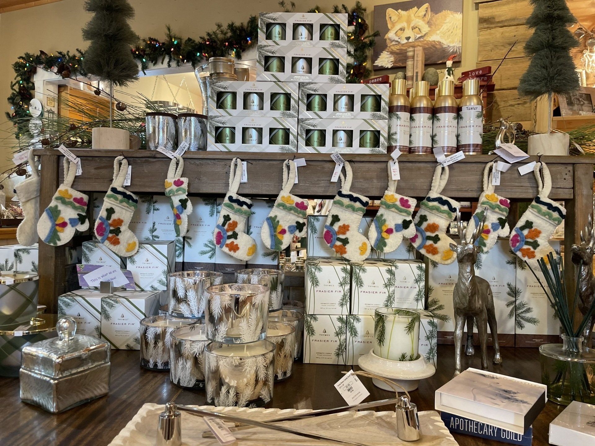 A room filled with lots of christmas decorations and candles.