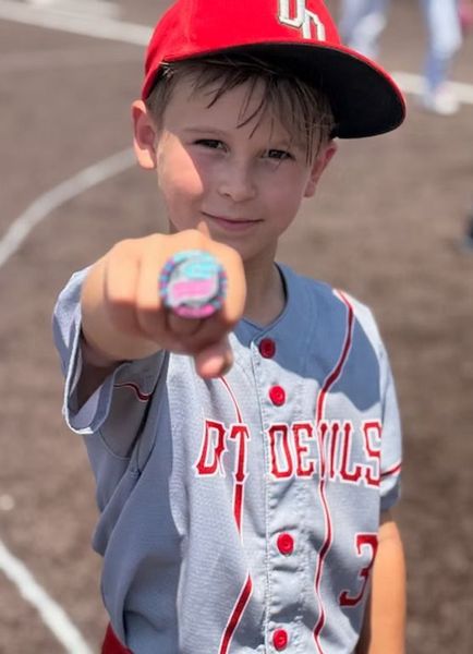 Young baseball player in a gray 