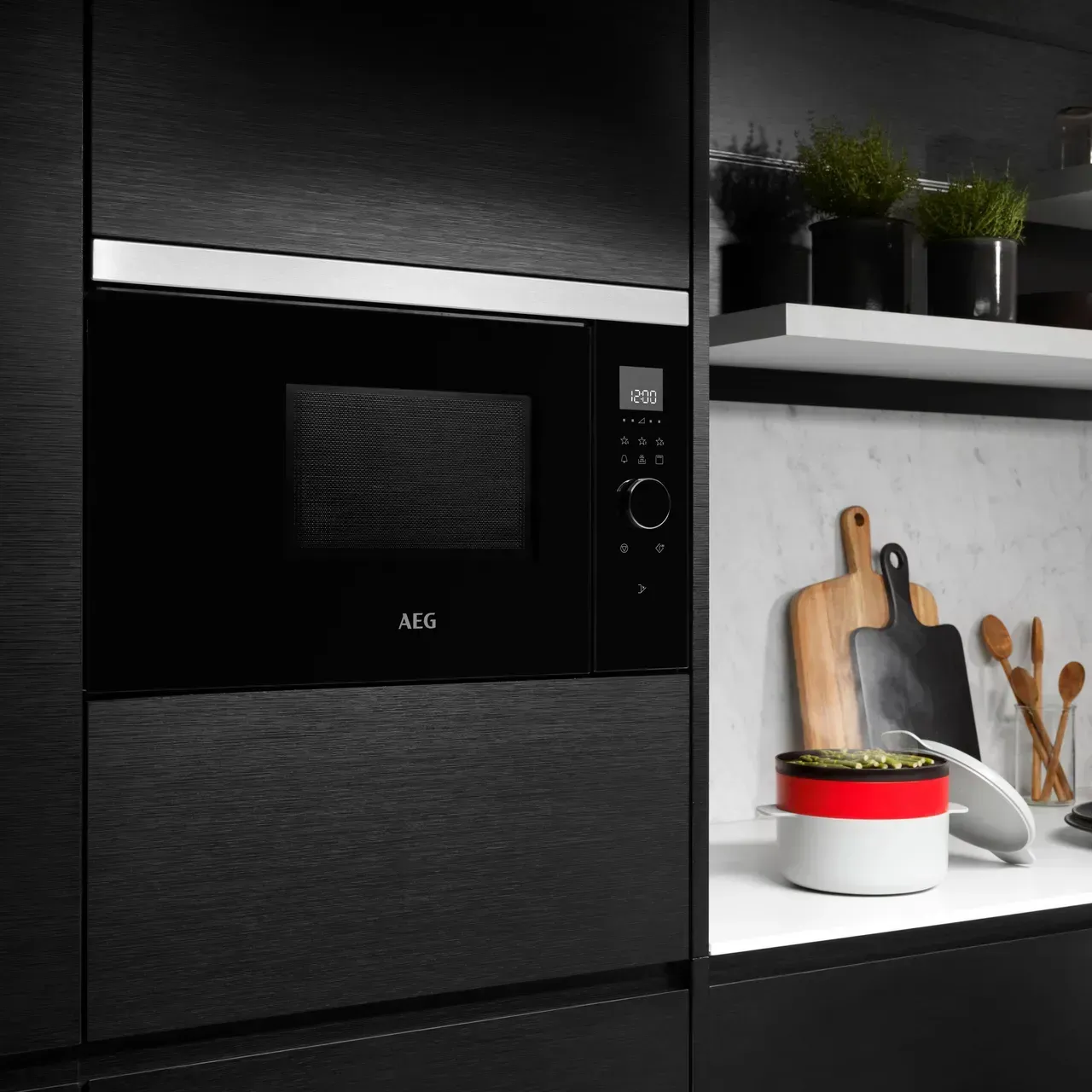 Integrated AEG microwave